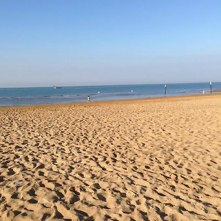 Enjoy Your In Our Lovely Flat With Garden 比比翁